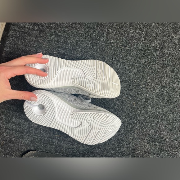 Under Armour Running Shoes - Picture 5 of 7